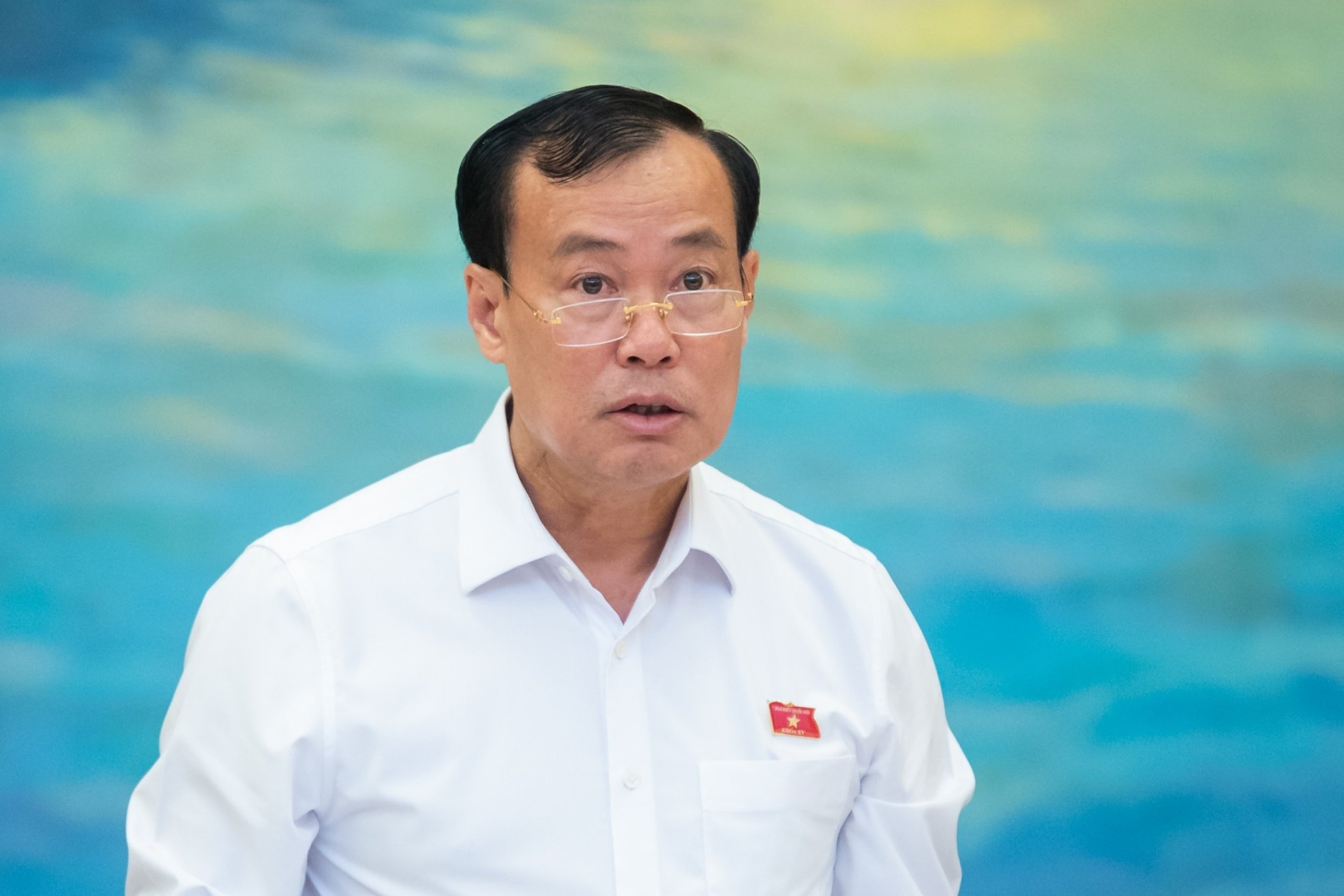 Chủ nhiệm Ủy ban Quốc phòng và An ninh Lê Tấn Tới trình báo cáo Thẩm tra Link Trang Chủ PG88.Com Mới #2026 Luật sửa đổi, bổ sung một số điều của Luật Xuất cảnh, nhập cảnh của công dân Việt Nam. Ảnh - Quochoi.vn. 