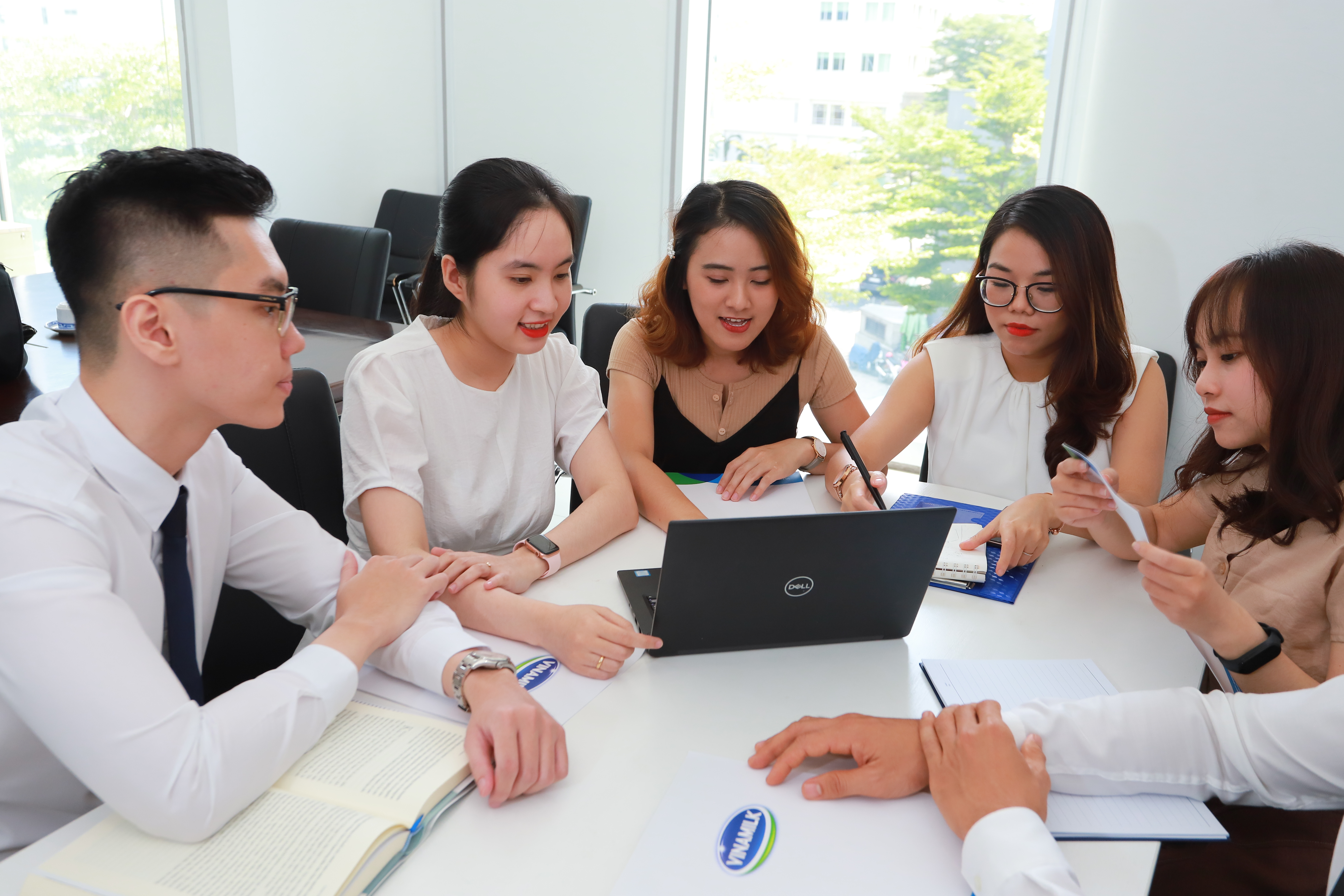 Nguồn nh&acirc;n lực chất lượng l&agrave; nền tảng cho việc ph&aacute;t triển bền vững của PG88 Link Dễ Nhớ Pg88.com.