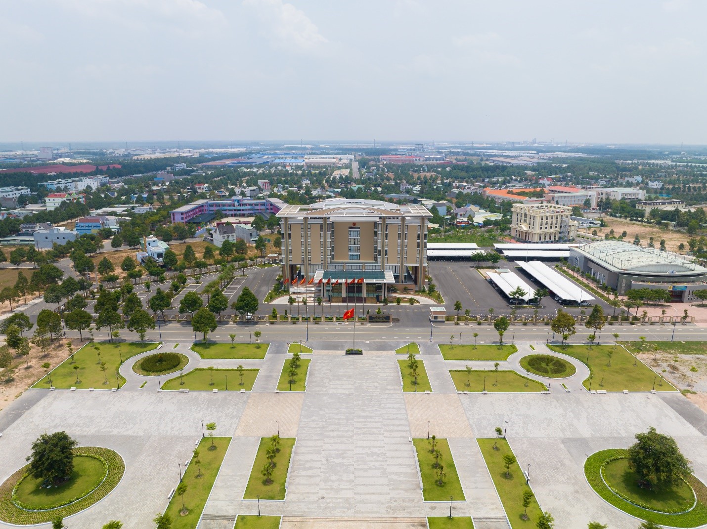 Sự ph&aacute;t triển năng động của B&igrave;nh Dương, nhất l&agrave; về c&ocirc;ng nghiệp v&agrave; hạ tầng, mang đến tiềm năng lớn cho ph&acirc;n kh&uacute;c đất nền.
