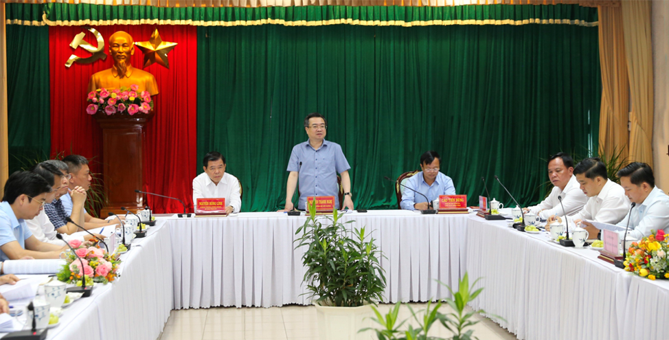 &Ocirc;ng Cao Tiến Dũng, Chủ tịch UBND tỉnh Đồng Nai (người &aacute;o trắng ngồi b&ecirc;n tr&aacute;i), đề nghị Tổ c&ocirc;ng t&aacute;c hướng dẫn th&aacute;o gỡ kh&oacute; khăn c&aacute;c vấn đề trong thủ tục Pg88vn Trang Chủ Chính Thức, như: c&ocirc;ng t&aacute;c giải ph&oacute;ng mặt bằng, bồi thường, hỗ trợ tại PG88 Sòng bạc trực tuyến TOP 1 Việt Nam | Casino, Nổ Hũ - ảnh: TT.