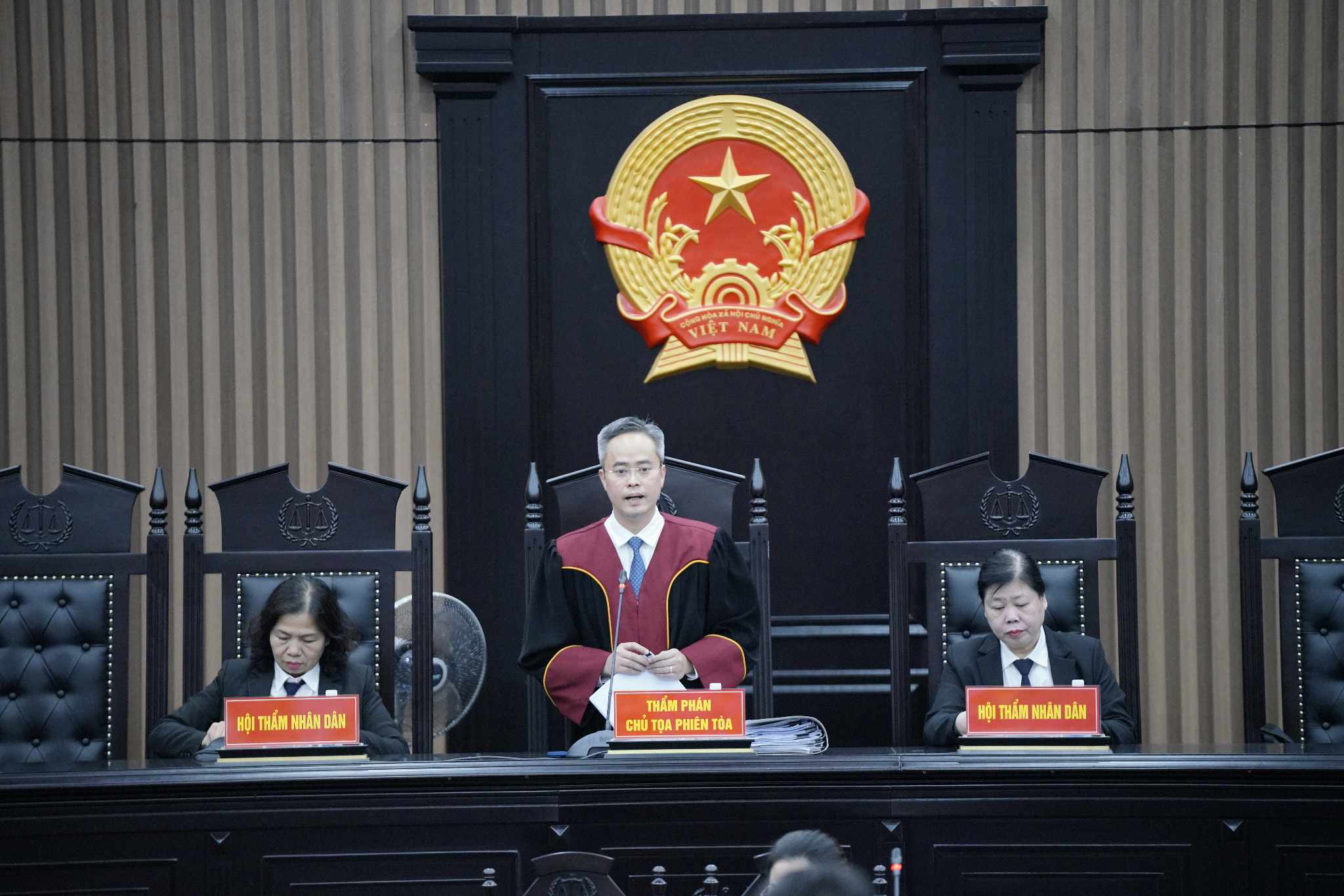 Hội đồng x&eacute;t xử tuy&ecirc;n &aacute;n chiều 17/5.