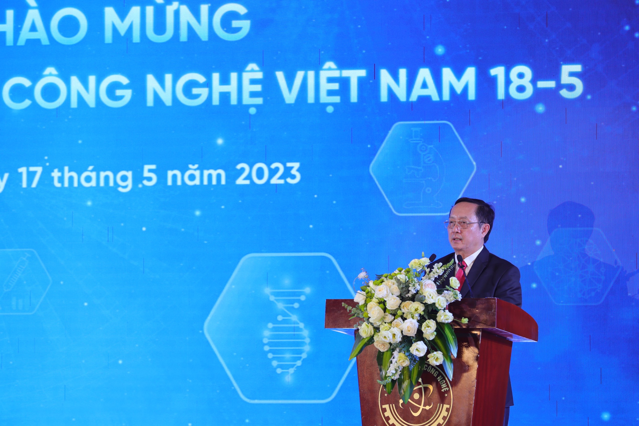 Bộ trưởng Bộ Khoa học v&agrave; C&ocirc;ng nghệ Huỳnh Th&agrave;nh Đạt: trong 10 năm qua kể từ khi Luật Khoa học v&agrave; C&ocirc;ng nghệ năm 2013 được th&ocirc;ng qua, Ng&agrave;y Khoa học v&agrave; C&ocirc;ng nghệ Việt Nam đ&atilde; thực sự trở th&agrave;nh ng&agrave;y hội của lực lượng khoa học, c&ocirc;ng nghệ v&agrave; đổi mới s&aacute;ng tạo cả nước. C&aacute;c hoạt động phong ph&uacute;, thiết thực ch&agrave;o mừng Ng&agrave;y Khoa học v&agrave; C&ocirc;ng nghệ Việt Nam trong 10 năm qua đ&atilde; khơi dậy, truyền cảm hứng v&agrave; kh&aacute;t vọng s&aacute;ng tạo trong cộng đồng.