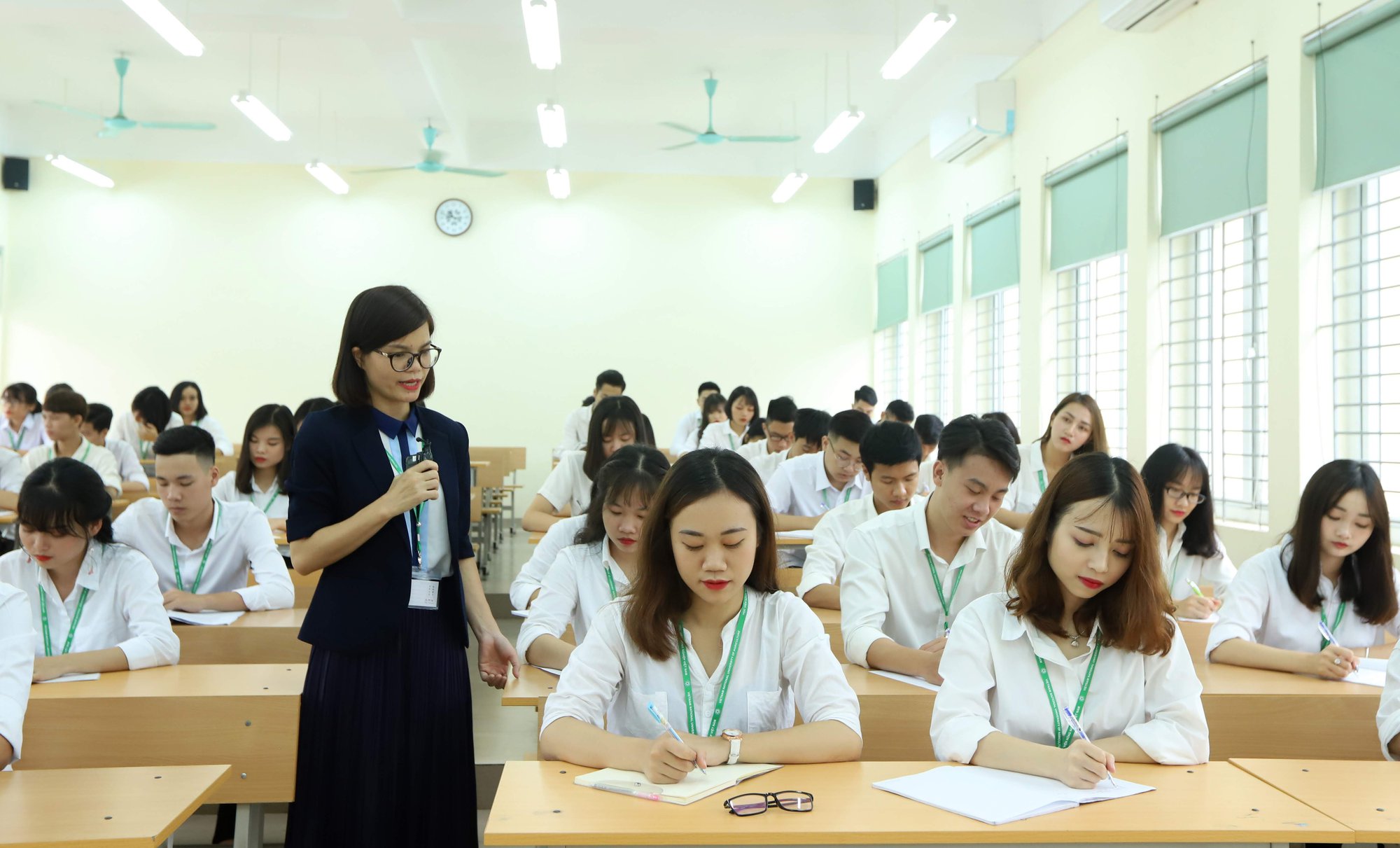 Hé lộ mức độ chênh lệch học phí giữa các ngành học