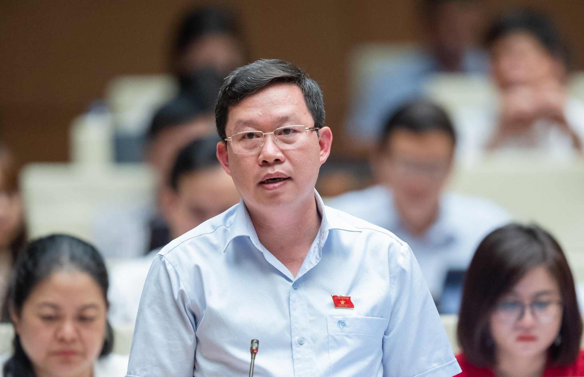 Đại biểu Nguyễn Quốc Luận, Đo&agrave;n Y&ecirc;n B&aacute;i: n&ecirc;n bổ sung gi&aacute; điện v&agrave;o Phụ lục Danh mục h&agrave;ng h&oacute;a, dịch vụ b&igrave;nh ổn gi&aacute;