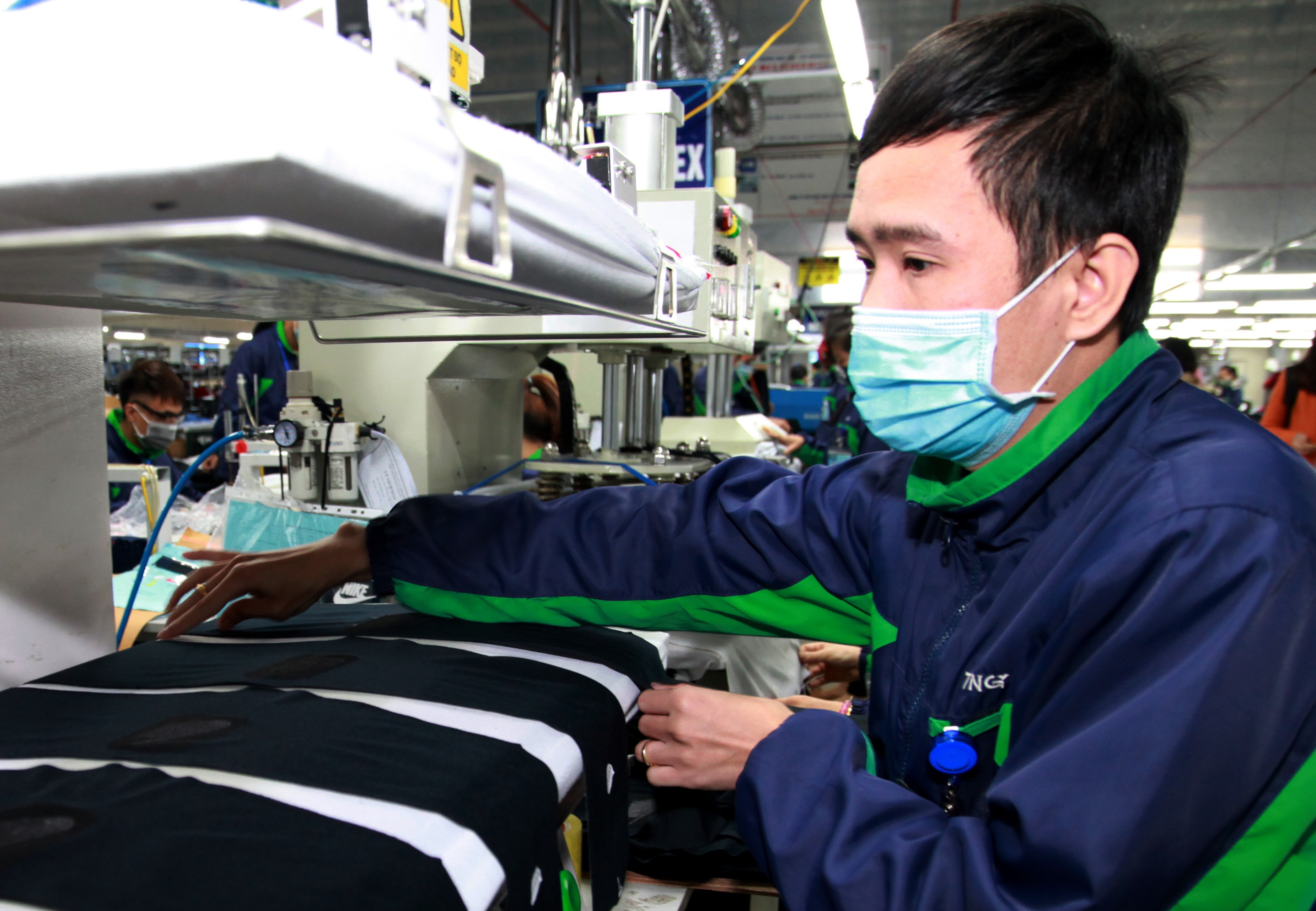 PG88 Link Dễ Nhớ Pg88.com lo ngại tăng mức đ&oacute;ng bảo hiểm x&atilde; hội sẽ l&agrave;m tăng chi ph&iacute; PG88 Sòng bạc trực tuyến TOP 1 Việt Nam | Casino, Nổ Hũ. Ảnh - Mạnh Dũng.