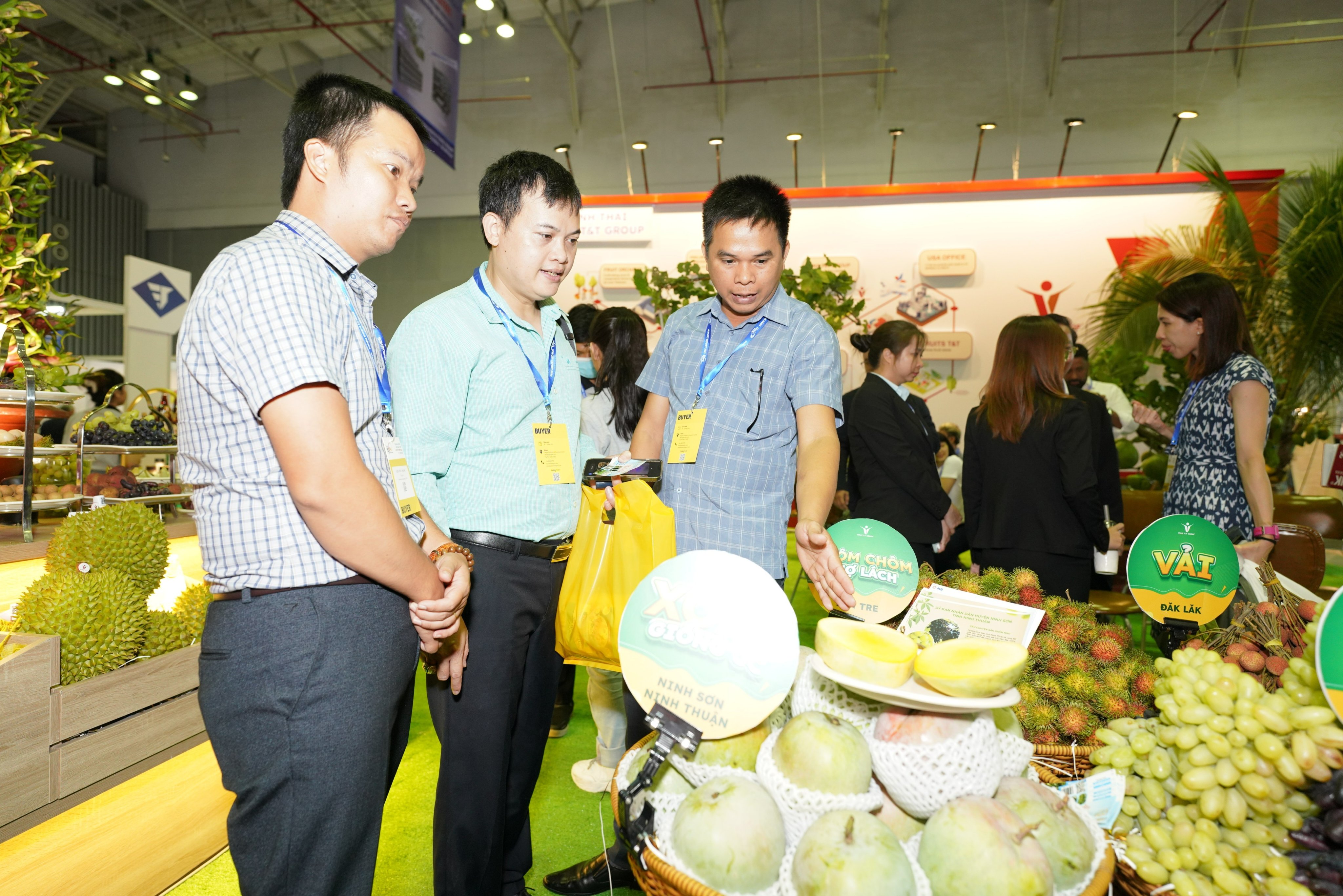 PG88 Link Dễ Nhớ Pg88.com Việt t&iacute;ch cực quảng b&aacute; n&ocirc;ng sản Việt - Ảnh: PA.