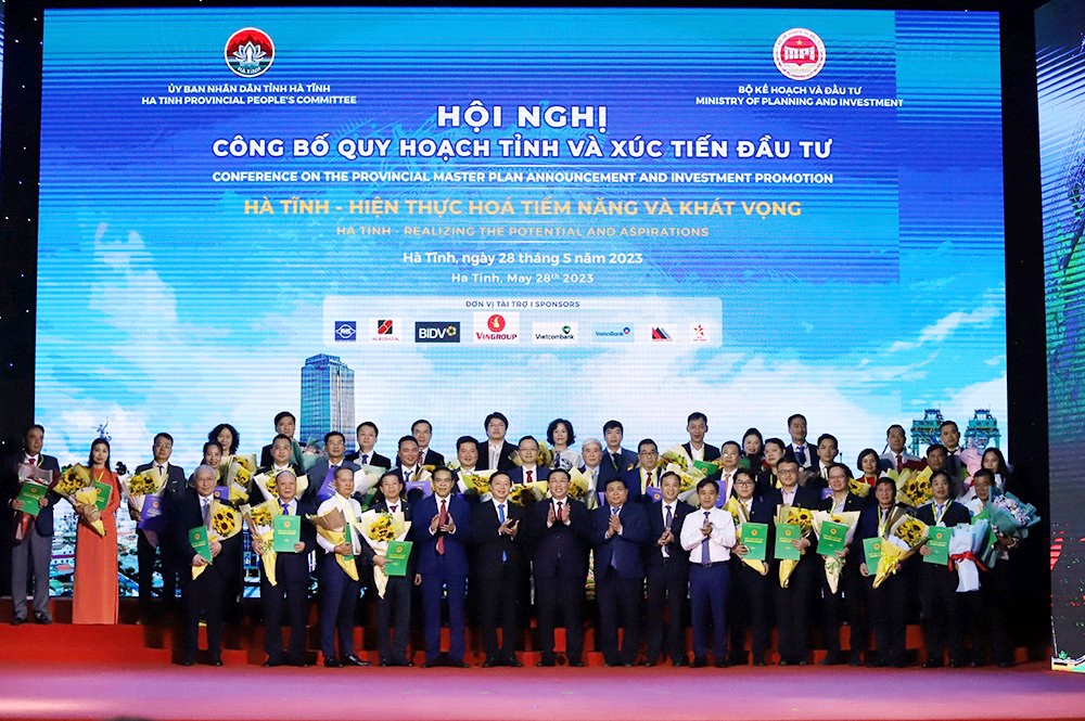 Tại Hội nghị, tỉnh Hà Tĩnh cũng đã trao quyết định chấp thuận chủ trương đầu tư cho 15 Link Trang Chủ PG88.Com Mới #2026.