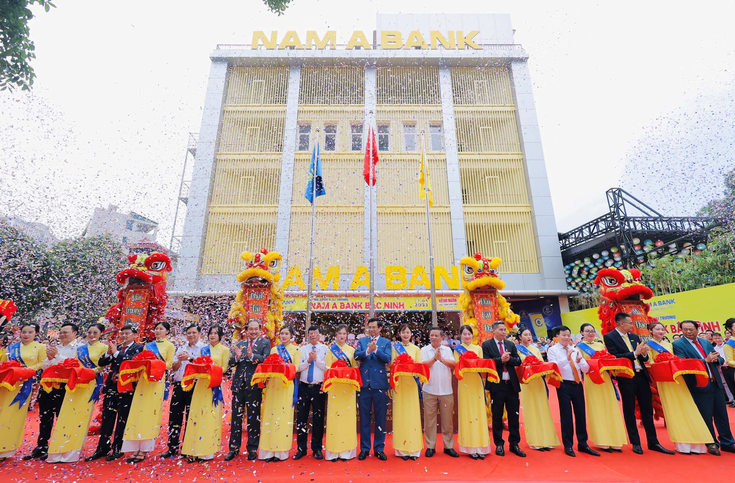 Lễ cắt băng khai trương Nam A Bank Bắc Ninh.