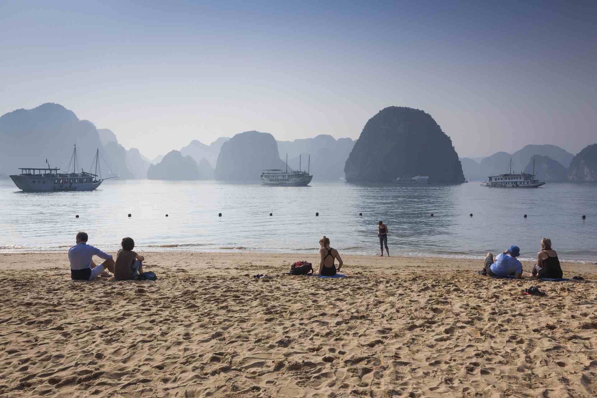 Việt Nam&nbsp;mới chỉ khai th&aacute;c được một phần nhỏ tiềm năng, gi&aacute; trị biển đảo để ph&aacute;t triển du lịch.