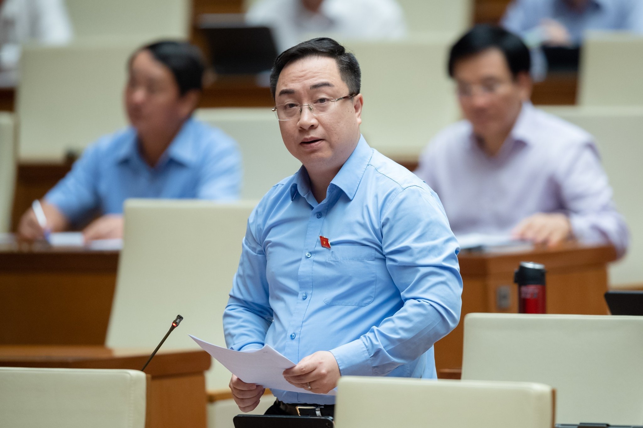 Đại biểu Đặng Xu&acirc;n Phương- Đo&agrave;n ĐBQH tỉnh Nghệ An ph&aacute;t biểu tại phi&ecirc;n họp.