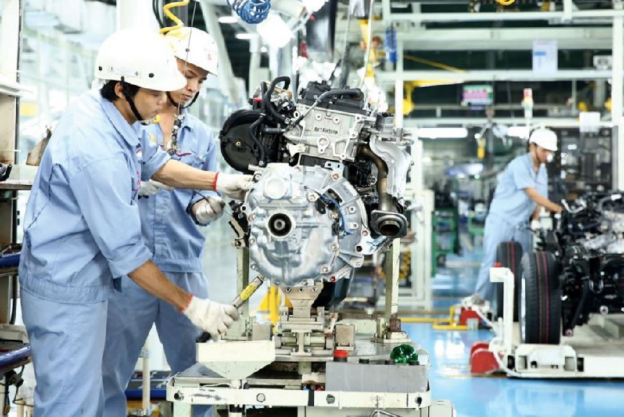 Ngành sản xuất của Việt Nam tiếp tục suy giảm khi tình trạng nhu cầu tiếp tục yếu kém.