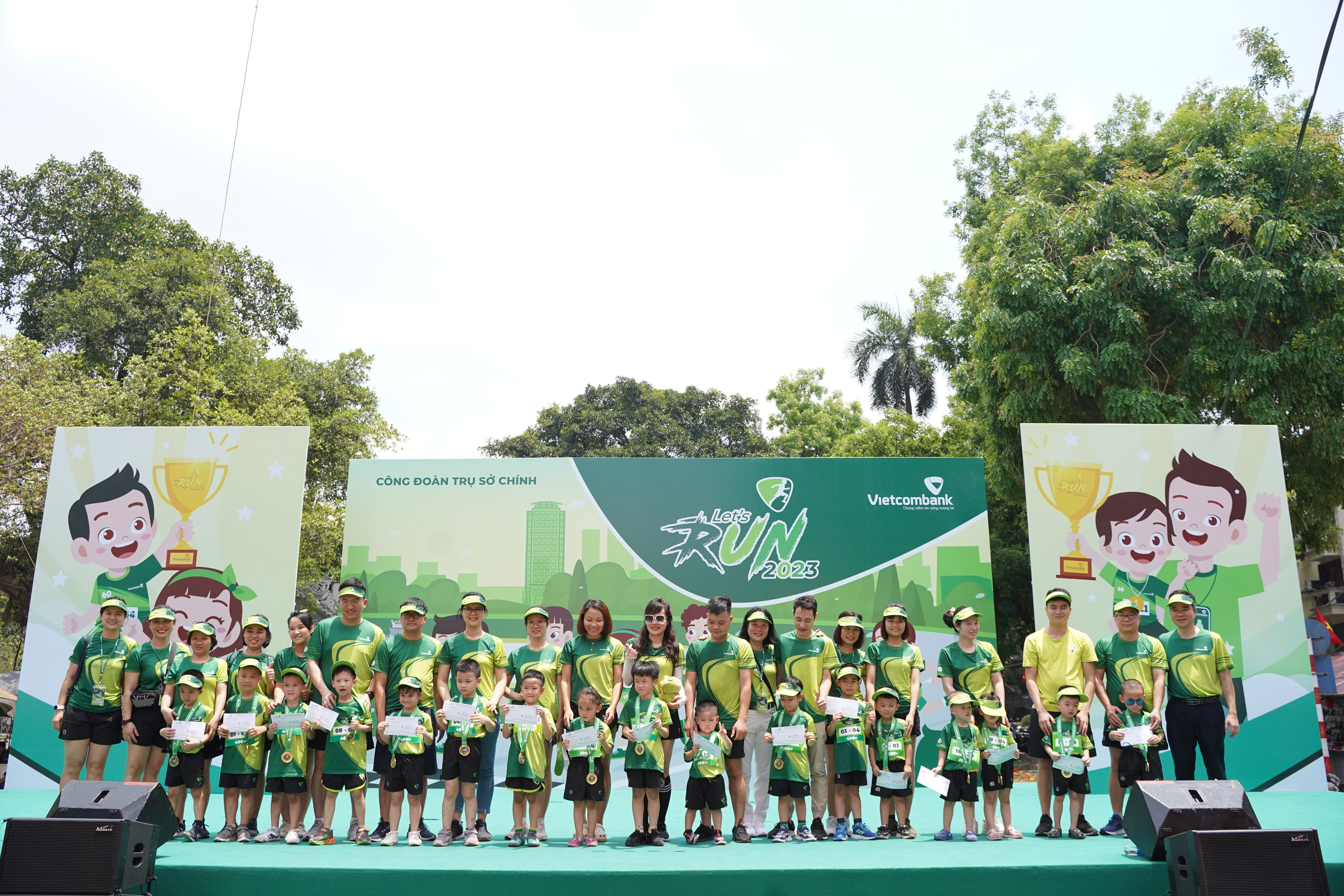 Ban Tổ chức trao giải Nhất - Nhì - Ba tại mỗi cung đường chạy cùng nhiều quà tặng mang ý nghĩa động viên các cháu thiếu nhi chăm ngoan, học giỏi và nỗ lực rèn luyện sức khỏe với tinh thần “khỏe để xây dựng 6Pg88.con nạp rút siêu tốc”.