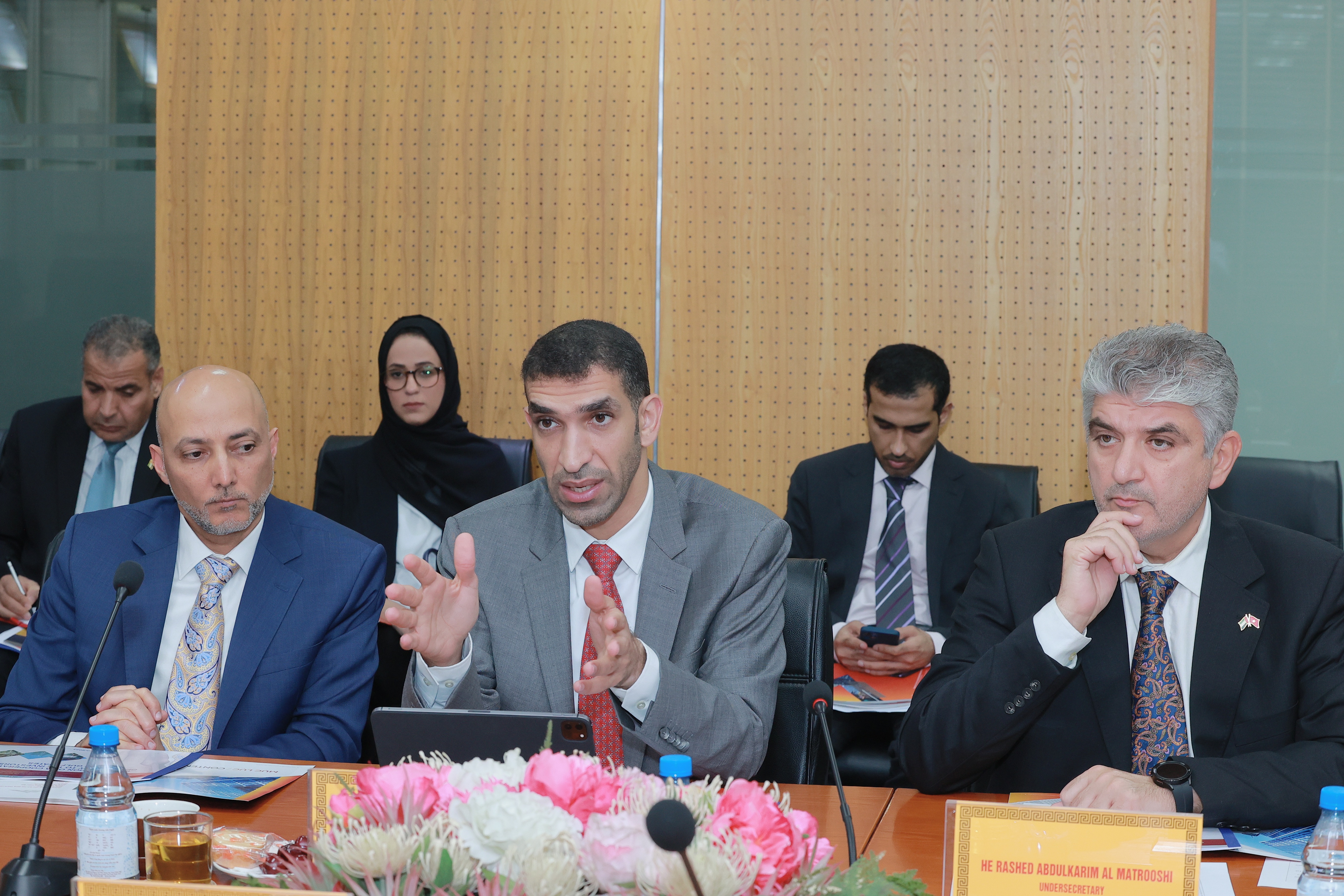 Tiến sĩ Thani bin Ahmed Al Zeyoudi, Quốc vụ khanh phụ tr&aacute;ch Pg88ok ưu đãi hấp dẫn Quốc tế, Bộ Ngoại thương UAE chia sẻ tại buổi l&agrave;m việc với SCIC.