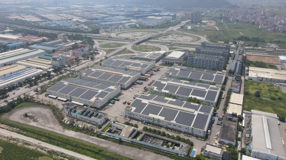 Hệ thống điện mặt trời &aacute;p m&aacute;i do Quỹ VOI r&oacute;t vốn th&ocirc;ng qua CMES triển khai lắp đặt tại C&ocirc;ng ty Foxconn, khu c&ocirc;ng nghiệp Quang Ch&acirc;u, Bắc Giang.