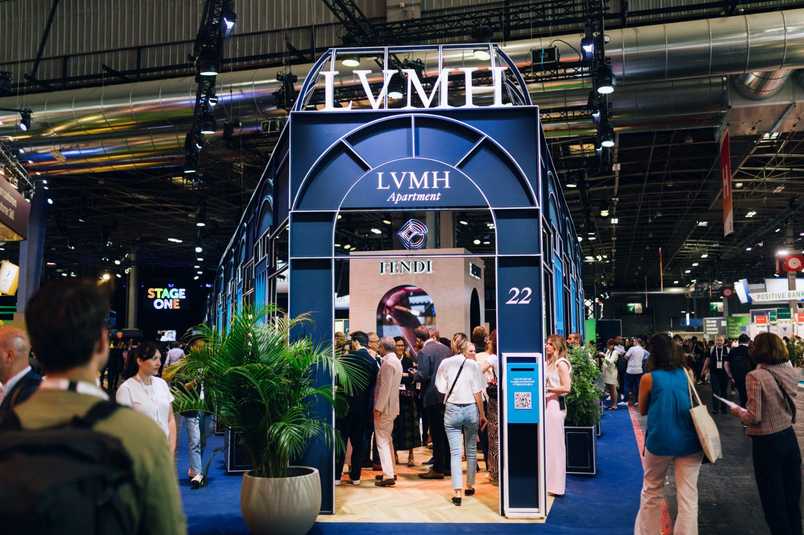 Khu vực trưng b&agrave;y của LVMH tại&nbsp;hội nghị Viva Tech 2023 ở Paris.