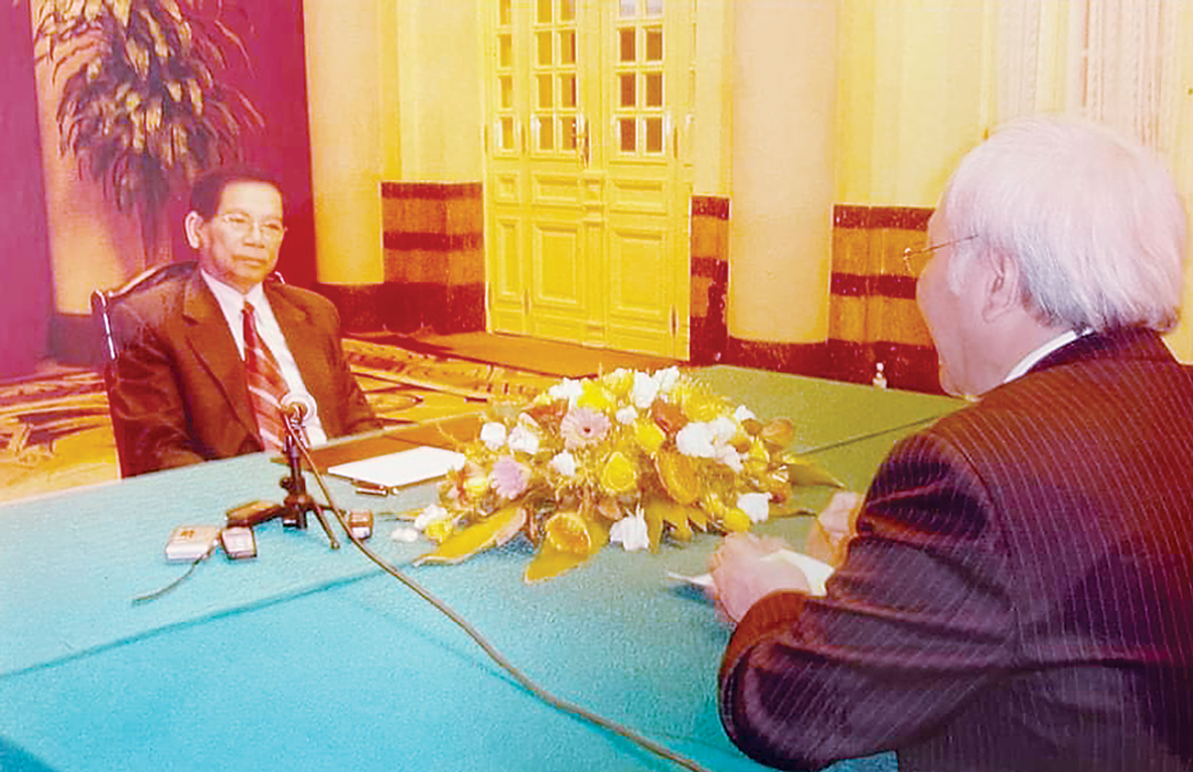Nhà báo Vũ Hùng phỏng vấn Chủ tịch nước Nguyễn Minh Triết cuối năm 2006 để đăng trên Thời báo PG88 ⭐ Link trang chủ số 1 nhà cái PG88 com casino slot Việt Nam số Tết năm đó.