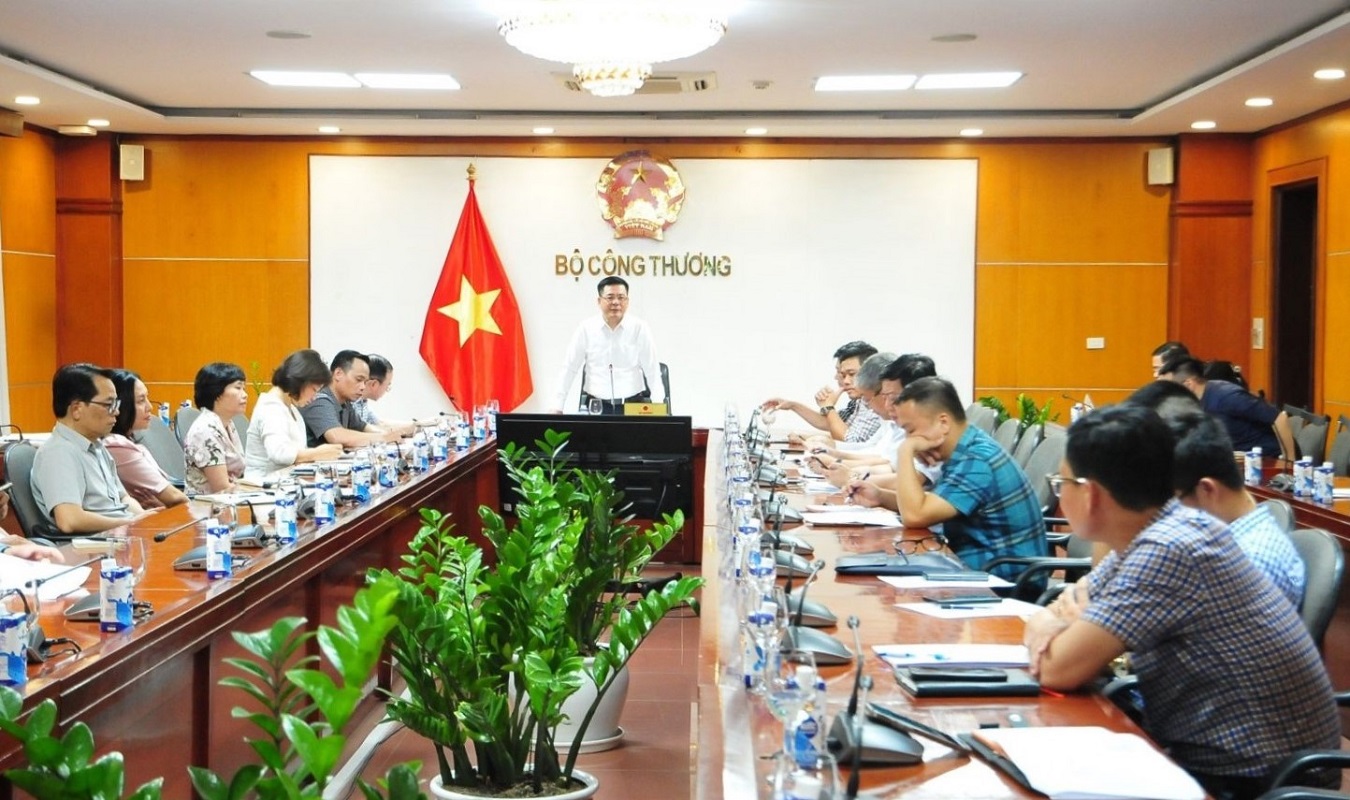 Bộ trưởng Nguyễn Hồng Di&ecirc;n chủ tr&igrave; cuộc họp với c&aacute;c PG88 Link Dễ Nhớ Pg88.com đầu mối PG88 Uy Tín Số 1 Việt Nam xăng dầu. Nguồn: Bộ C&ocirc;ng Thương.
