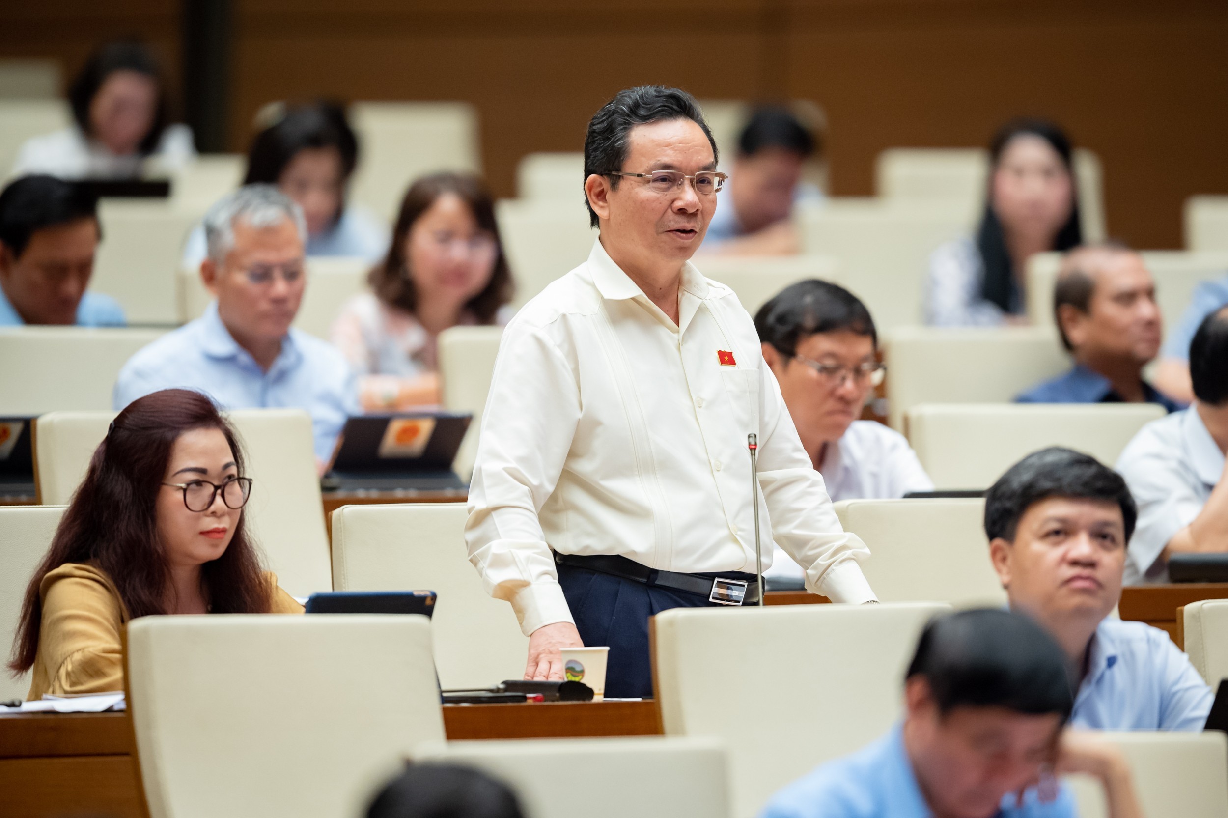 Đại biểu Ho&agrave;ng Văn Cường (Đo&agrave;n Tp.H&agrave; Nội) tranh luận tại hội trường ng&agrave;y 21/6/2023.