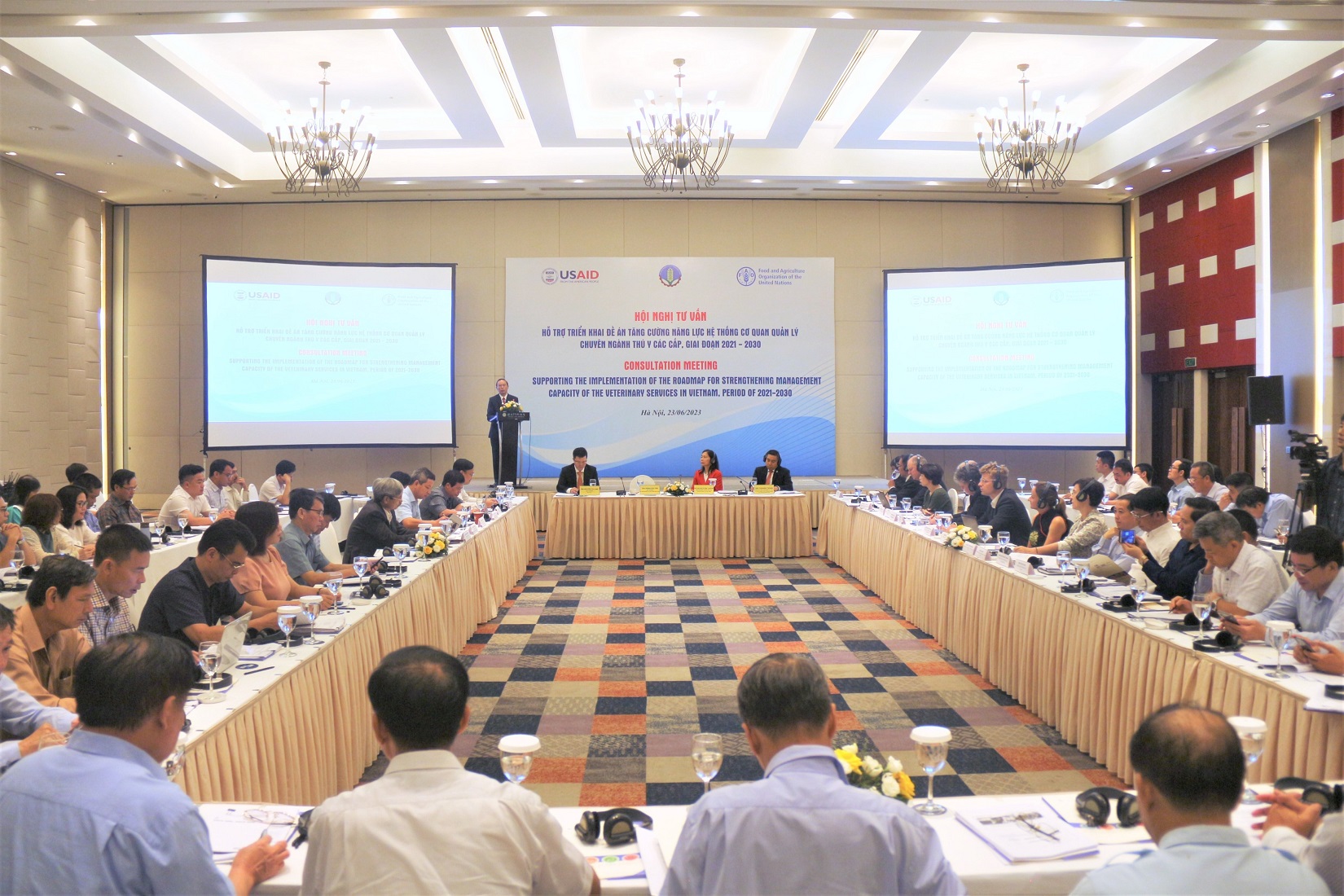 Toàn cảnh hội thảo tham vấn quốc tế về thú y.