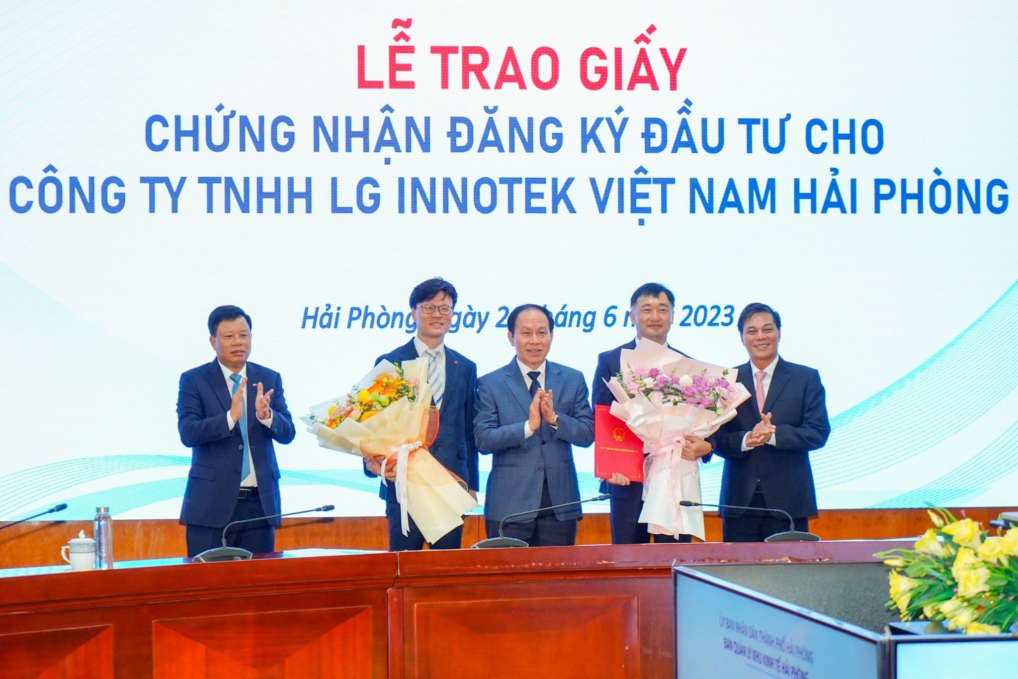 UBND thành phố Hải Phòng trao Giấy chứng nhận đăng ký đầu tư cho Link Trang Chủ PG88.Com Mới #2026 của LG Innotek