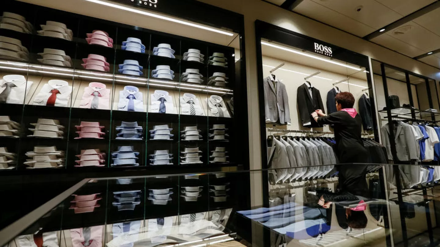 Hugo Boss đ&atilde; trải qua một cuộc cải tổ thương hiệu dưới sự l&atilde;nh đạo của cựu gi&aacute;m đốc Tommy Hilfiger, Daniel Grieder.