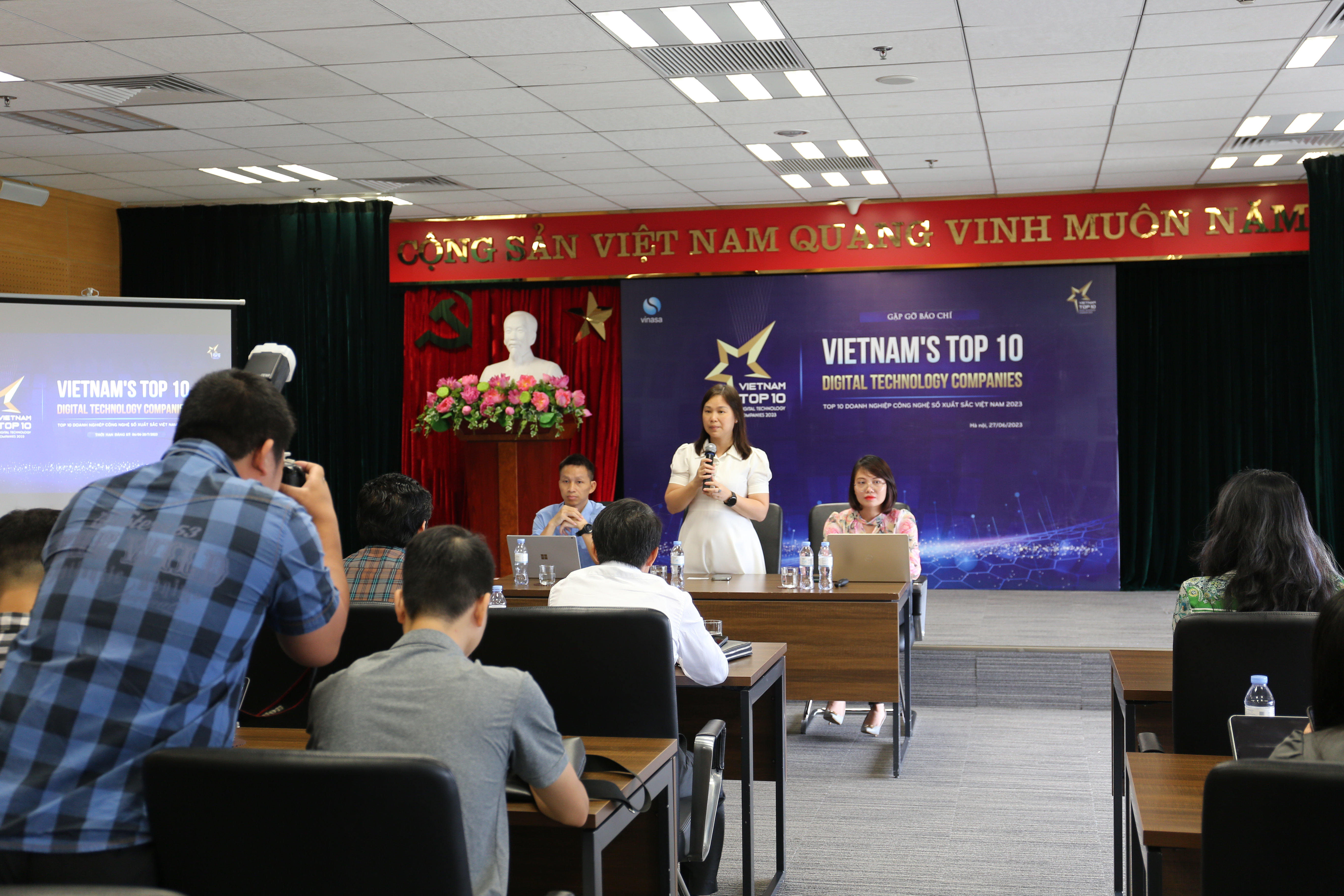 Họp giới thiệu Chương tr&igrave;nh &ldquo;TOP 10 PG88 Link Dễ Nhớ Pg88.com C&ocirc;ng nghệ số xuất sắc Việt Nam 2023&rdquo;.