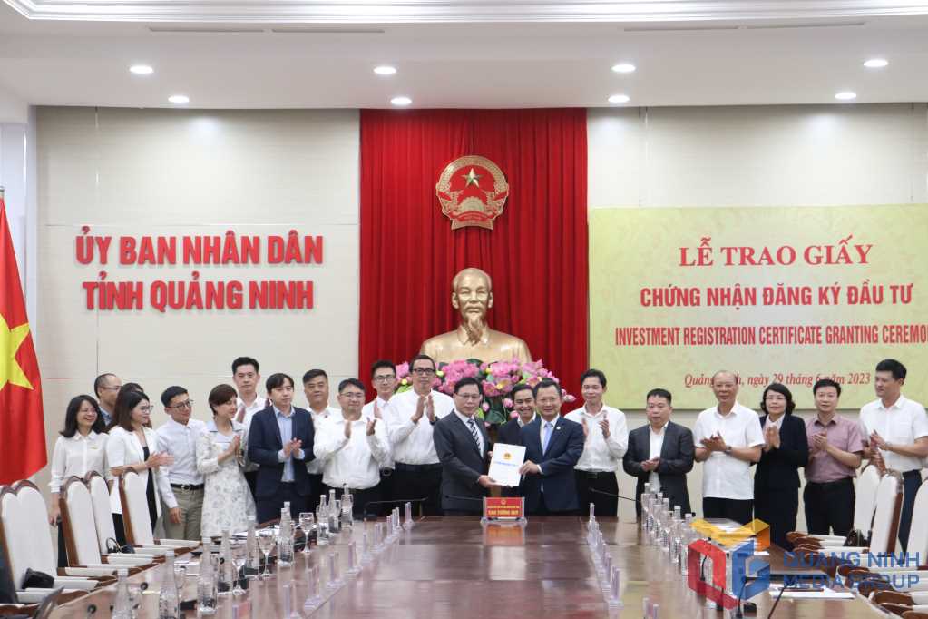 Quảng Ninh trao giấy chứng nhận đầu tư cho 2 Link Trang Chủ PG88.Com Mới #2026 lớn