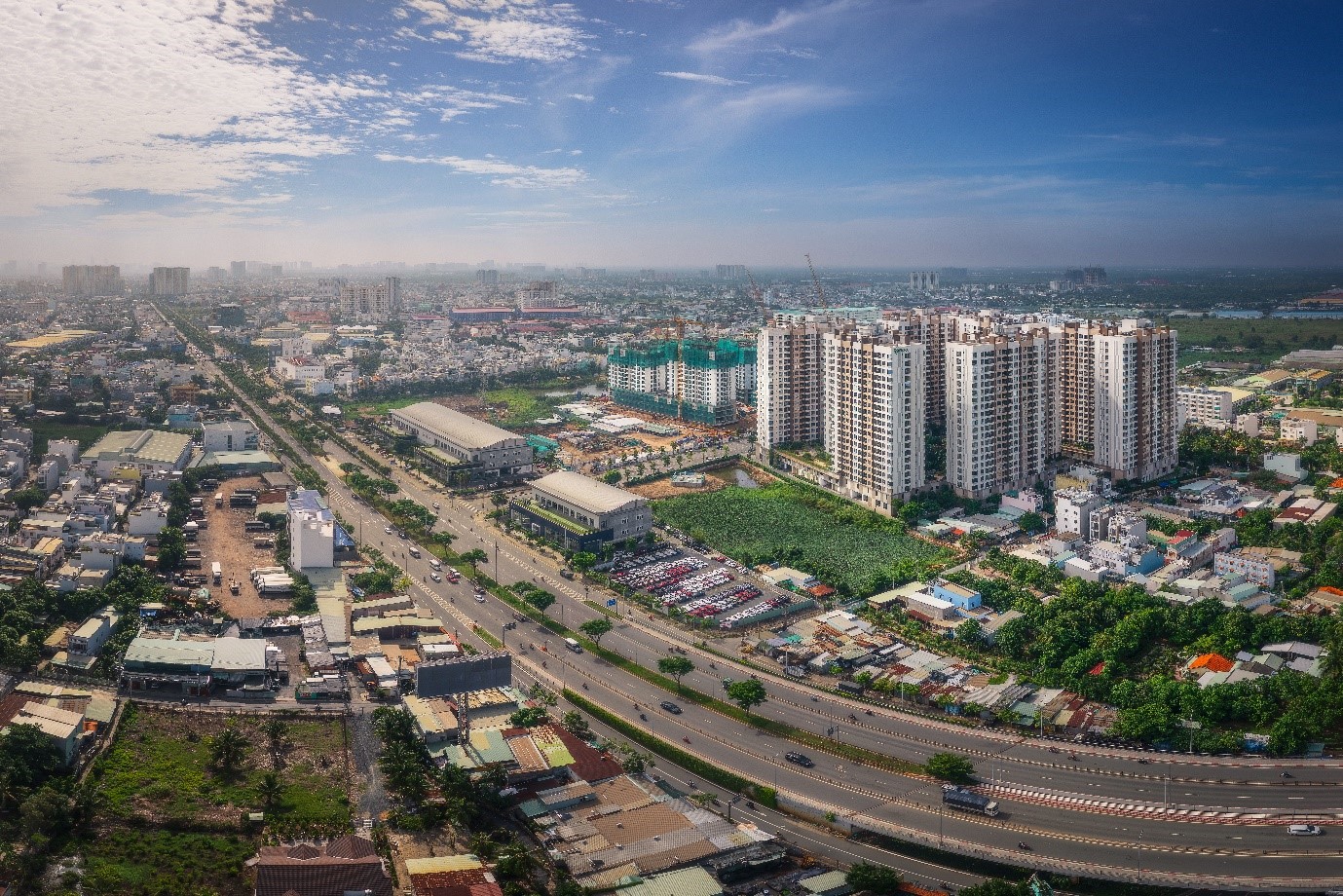 Akari City tọa lạc ở vị tr&iacute; kết nối trực tiếp đại lộ V&otilde; Văn Kiệt.