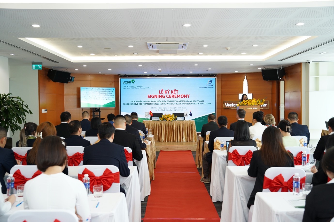Toàn cảnh lễ ký kết thỏa thuận hợp tác toàn diện giữa Vietcombank Remittance và công ty Link Đăng Nhập PG88 Chính Thức 2026; Pg88ok giải trí thể thao, casino, bắn cá và slot EzyRemit.