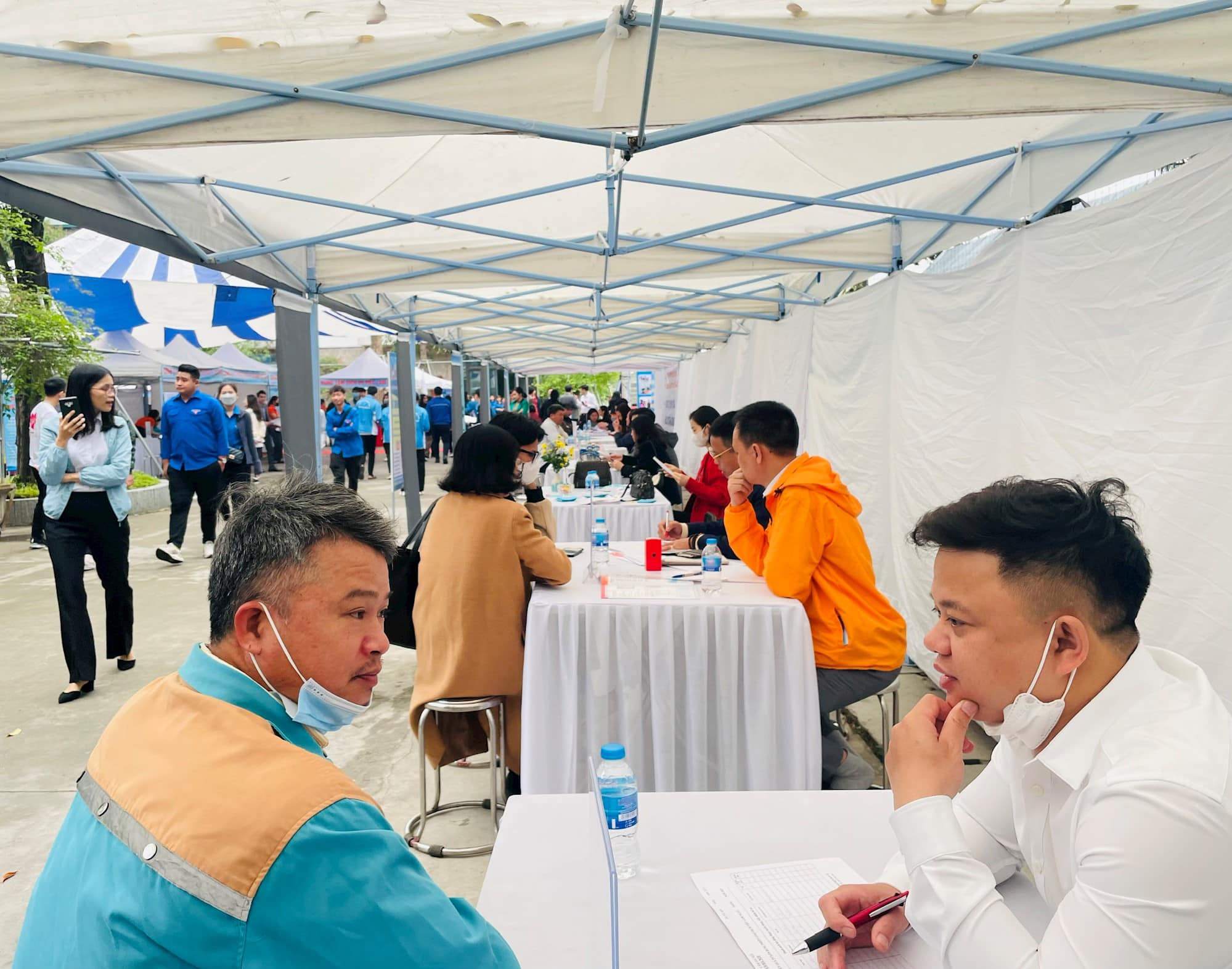 6Pg88.con độc quyền mỗi ngày phỏng vấn tuyển lao động tại Hà Nội. Ảnh - N.Dương.