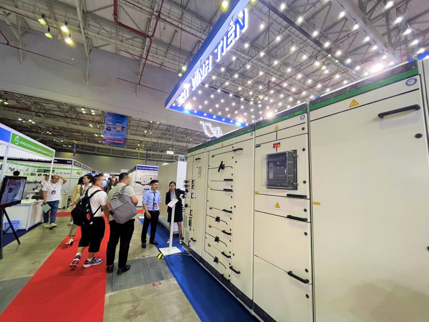 Mẫu tủ điện hạ thế BlokSet được tập đo&agrave;n Schneider Electric chuyển giao cho PG88 Link Dễ Nhớ Pg88.com Việt giới thiệu tại triển l&atilde;m. Ảnh: PA.