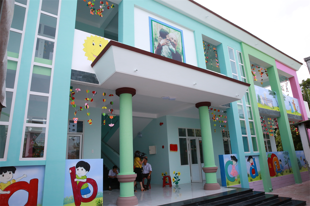 Trường Mầm non H&agrave;nh Đức được x&acirc;y dựng khang trang, bề thế từ nguồn kinh ph&iacute; t&agrave;i trợ ASXH của C&ocirc;ng ty BSR.