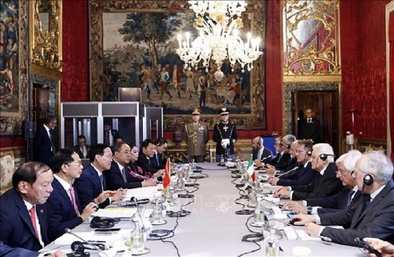 Chủ tịch nước V&otilde; Văn Thưởng v&agrave; Tổng thống Sergio Mattarella đ&atilde; trao đổi một số vấn đề quốc tế v&agrave; khu vực. Ảnh: TTXVN.