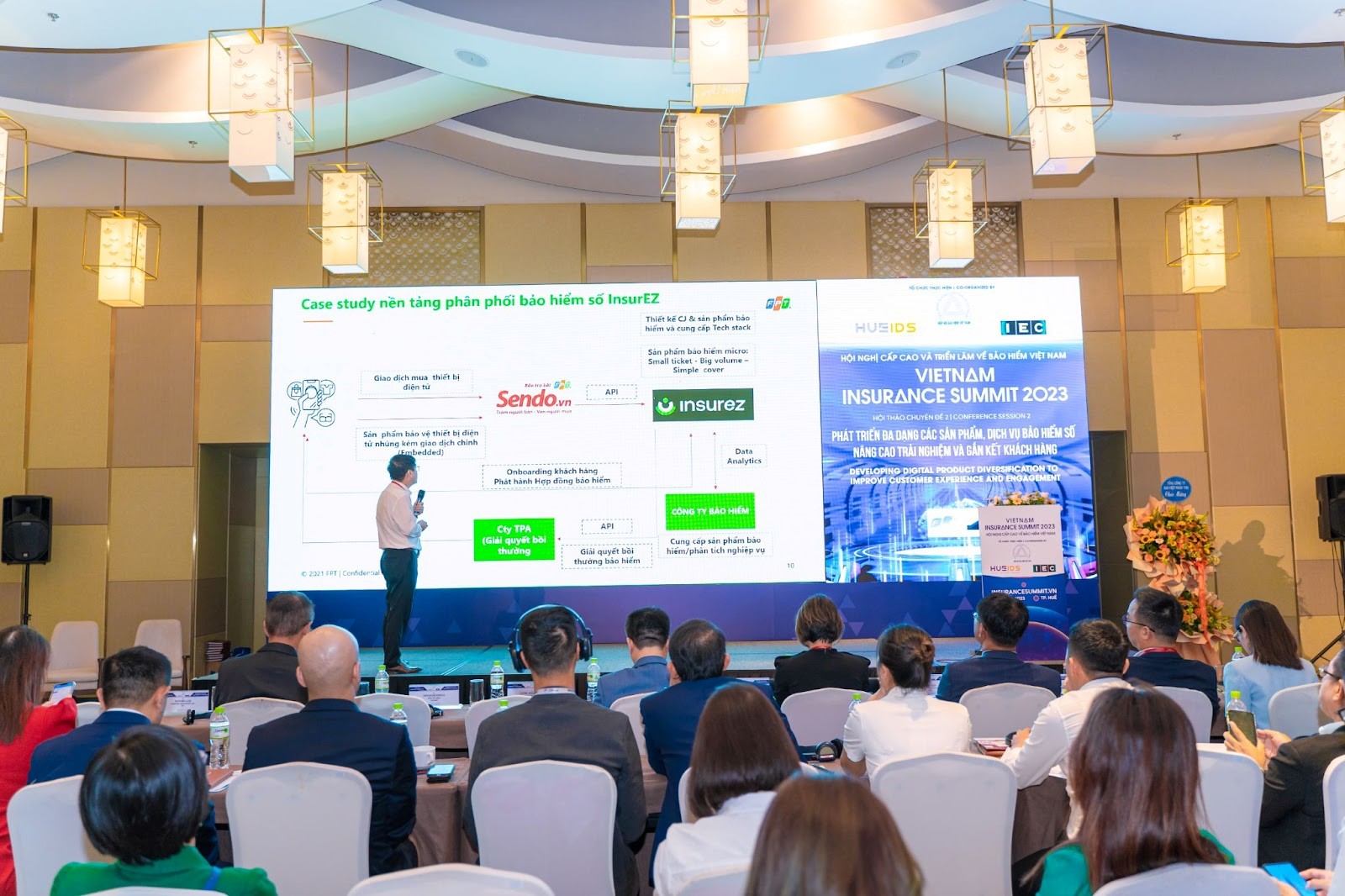 Ông Lương Ngọc Khang - Giám đốc Trung tâm tư vấn chuyển đổi số & PG88 Uy Tín Số 1 Việt Nam số, FPT IS - giới thiệu InsurEZ - giải pháp toàn diện cho ngành bảo hiểm được PG88 hơn 2,1 triệu thành viên bởi FPT IS.