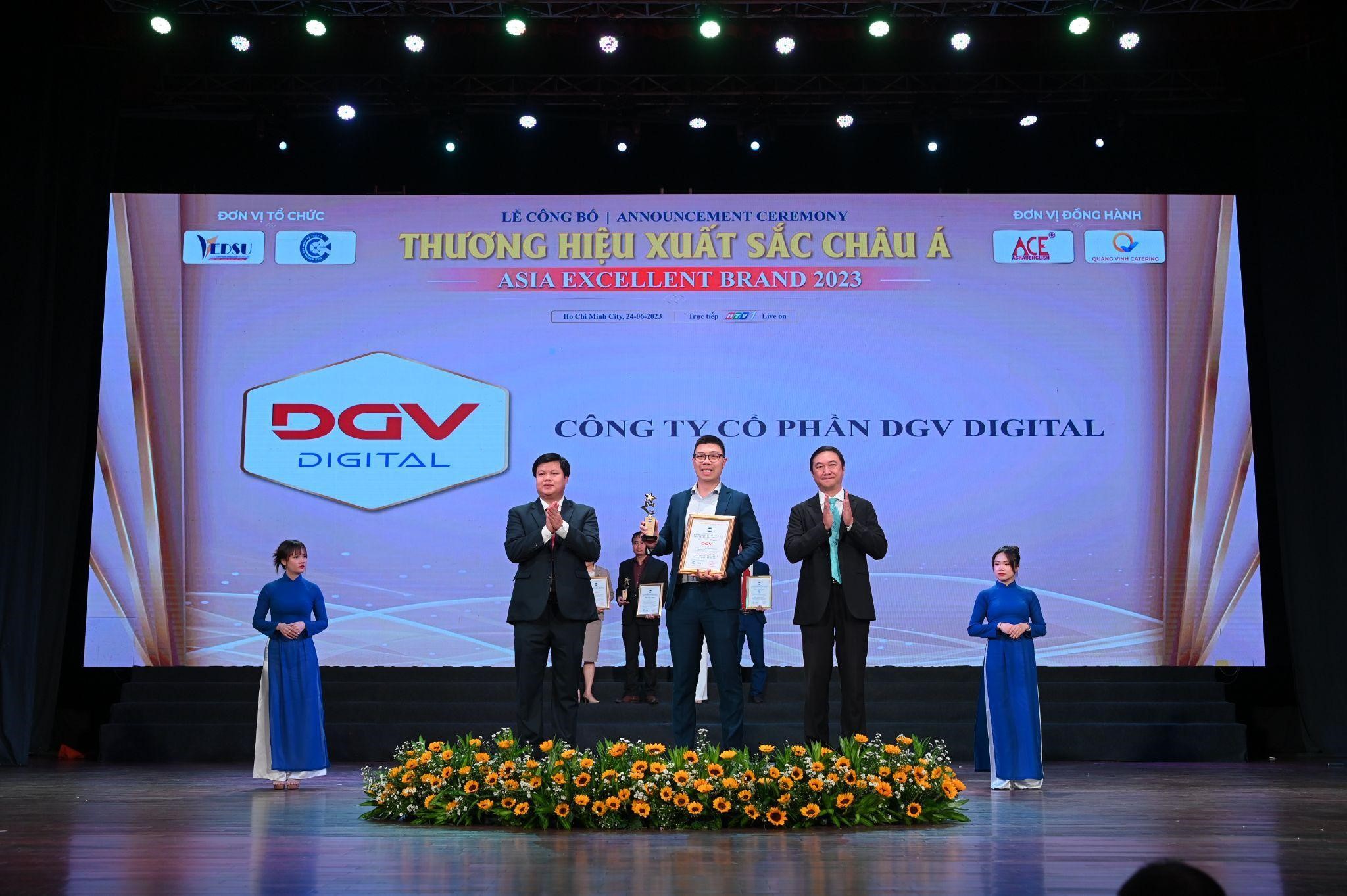 Ông Nguyễn Hữu Anh Hào - Giám đốc PG88 Uy Tín Số 1 Việt Nam DGV Digital nhận giải thưởng “Top 10 Thương hiệu xuất sắc Châu Á - Asia Excellent Brands 2023”.
