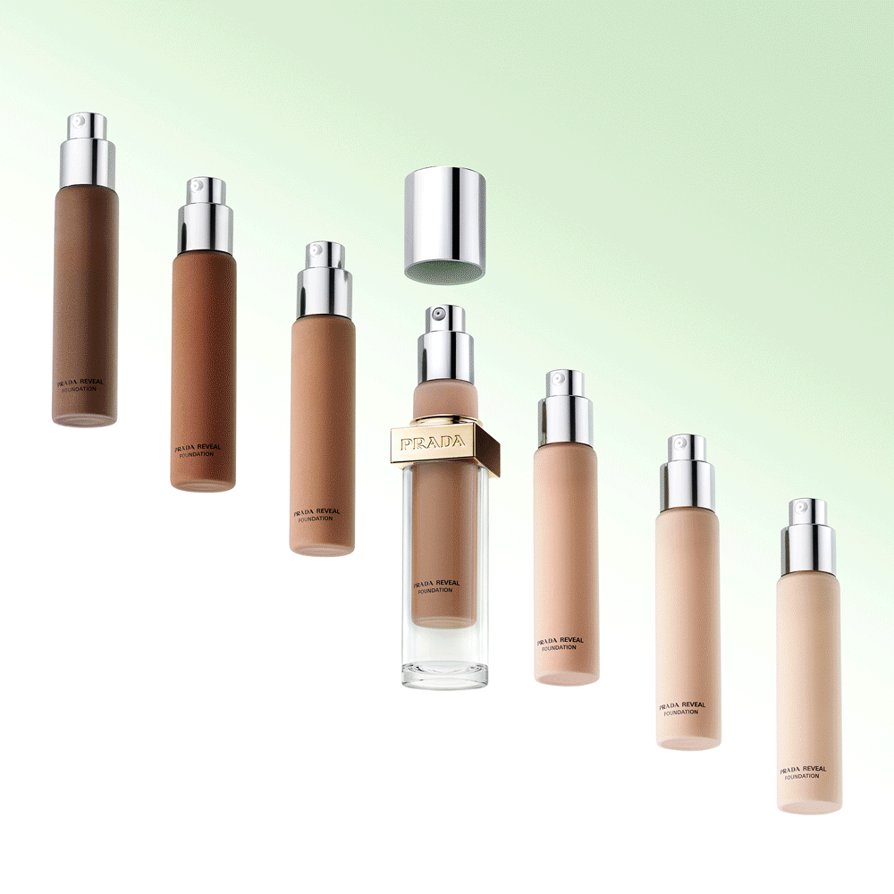 Giống như d&ograve;ng quần &aacute;o may sẵn của thương hiệu, mỹ phẩm v&agrave; chăm s&oacute;c da của Prada Beauty sẽ d&agrave;nh cho cả nam v&agrave; nữ.