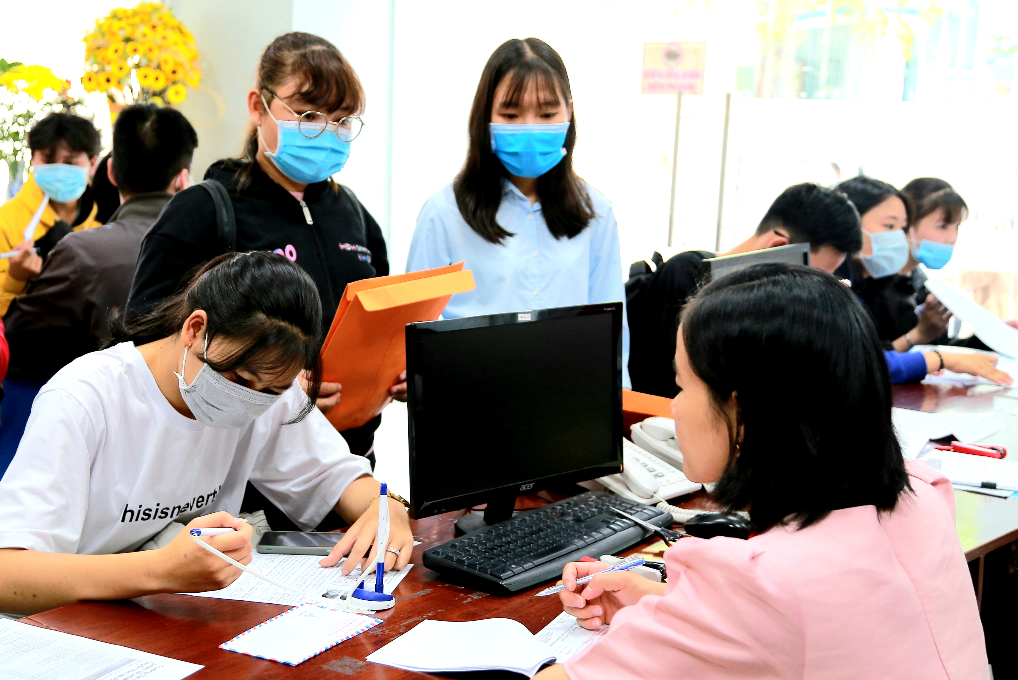 Một số trường đại học dừng việc tăng học phí năm học 2023-2024