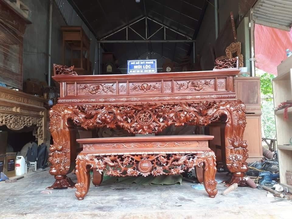 Chất liệu chủ yếu l&agrave; gụ, hương, sồi, tần b&igrave;,... l&agrave;m th&agrave;nh đa dạng c&aacute;c mặt h&agrave;ng nội thất gỗ.