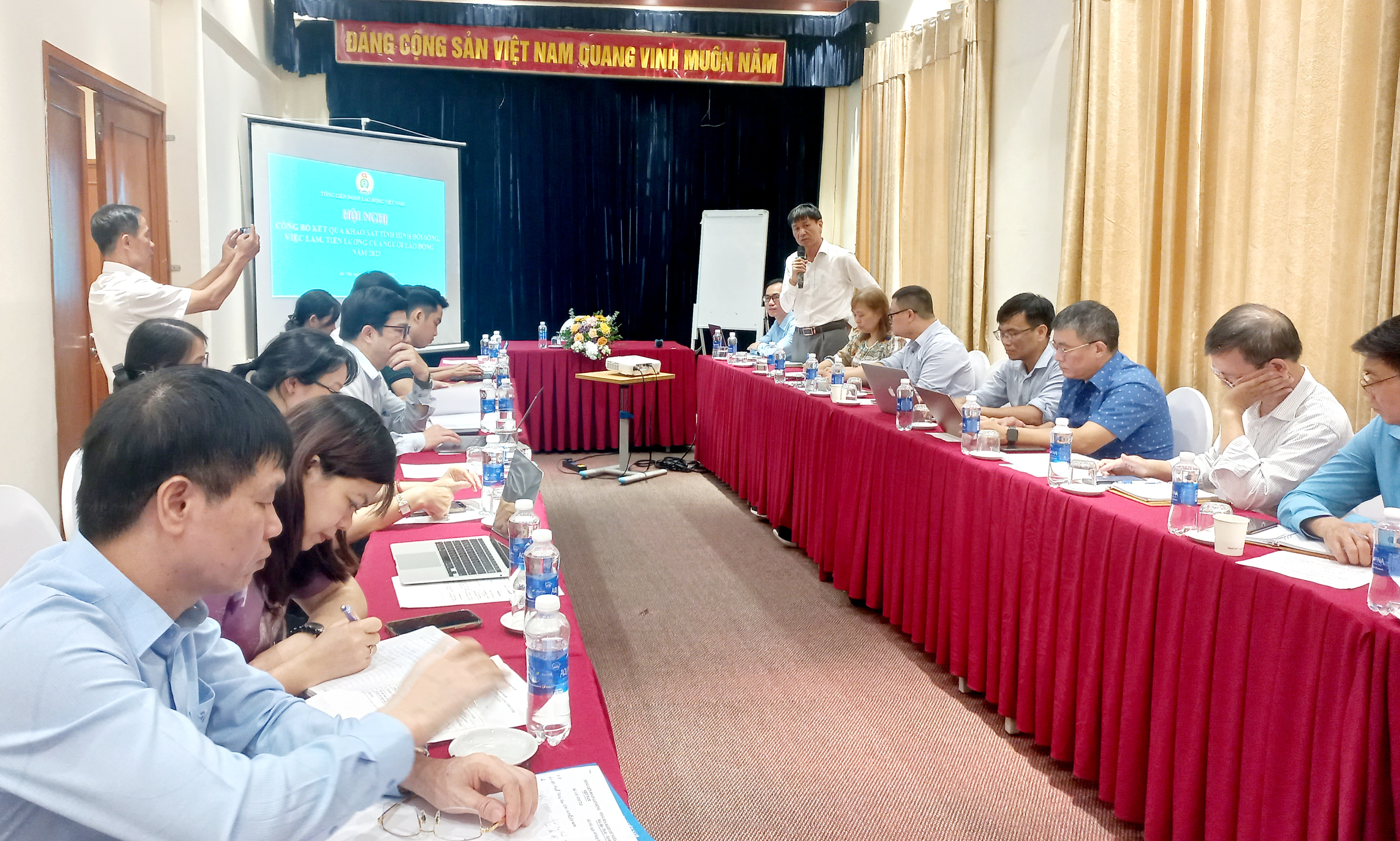 C&ocirc;ng bố kết quả khảo s&aacute;t t&igrave;nh h&igrave;nh đời sống người PG88 Sòng bạc trực tuyến TOP 1 Việt Nam | Casino, Nổ Hũ s&aacute;ng 8/8. Ảnh - N.Dương.