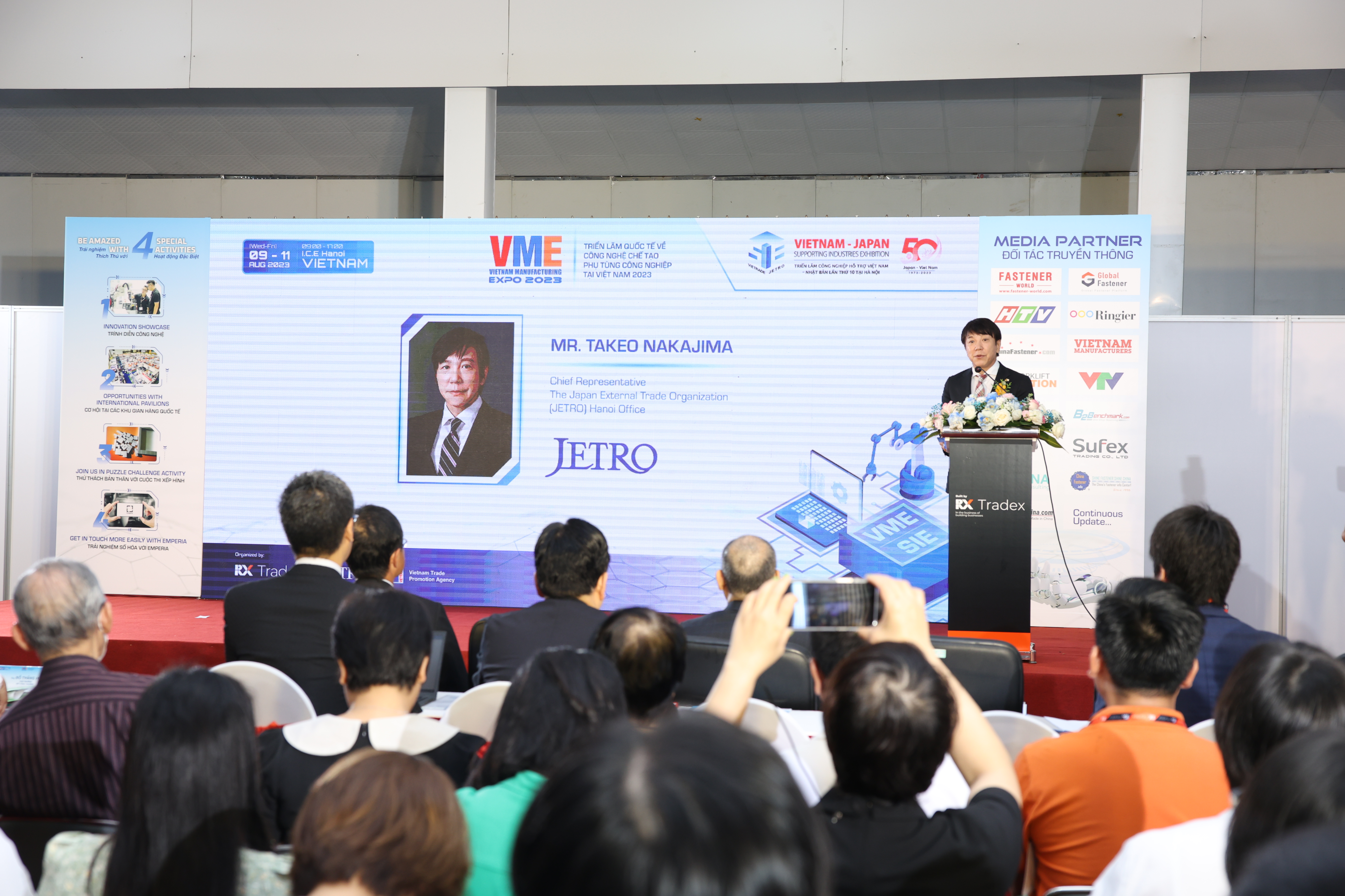 &Ocirc;ng Nakajima Takeo, Trưởng đại diện Jetro tại H&agrave; Nội.