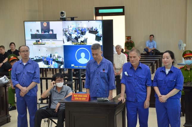 Các bị cáo tại tòa.