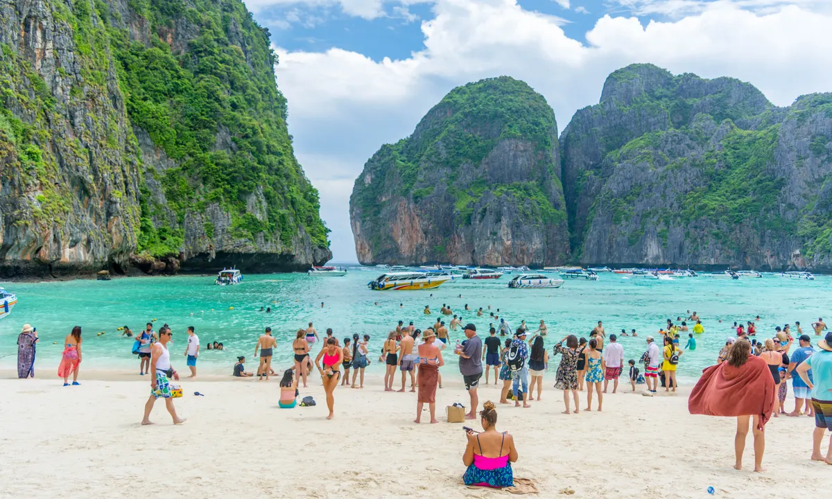 C&aacute;c khu nghỉ dưỡng nhiệt đới ở Th&aacute;i Lan đang thu h&uacute;t kh&aacute;ch du lịch nước ngo&agrave;i t&igrave;m nơi ẩn n&aacute;u khỏi c&aacute;c đợt nắng n&oacute;ng tr&ecirc;n to&agrave;n cầu.