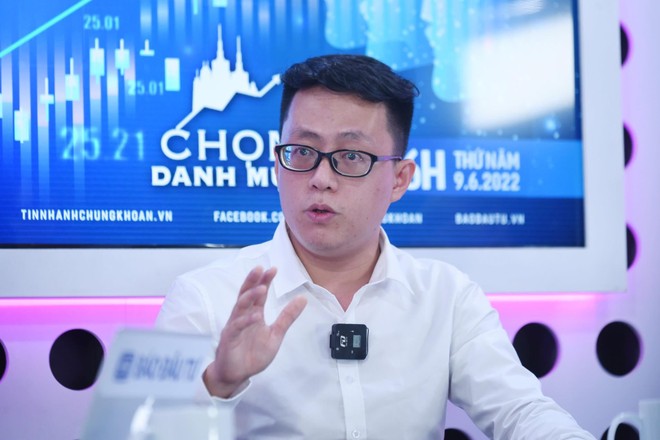 &Ocirc;ng Nguyễn Thế Minh, Gi&aacute;m đốc ph&acirc;n t&iacute;ch khối kh&aacute;ch h&agrave;ng c&aacute; nh&acirc;n của Chứng kho&aacute;n Yuanta.