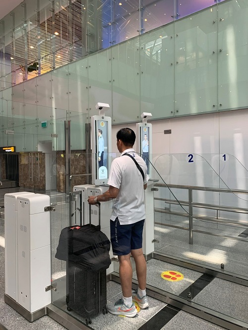 Qu&aacute; tr&igrave;nh l&agrave;m thủ tục xuất nhập cảnh qua Autogate chỉ mất 30 gi&acirc;y.