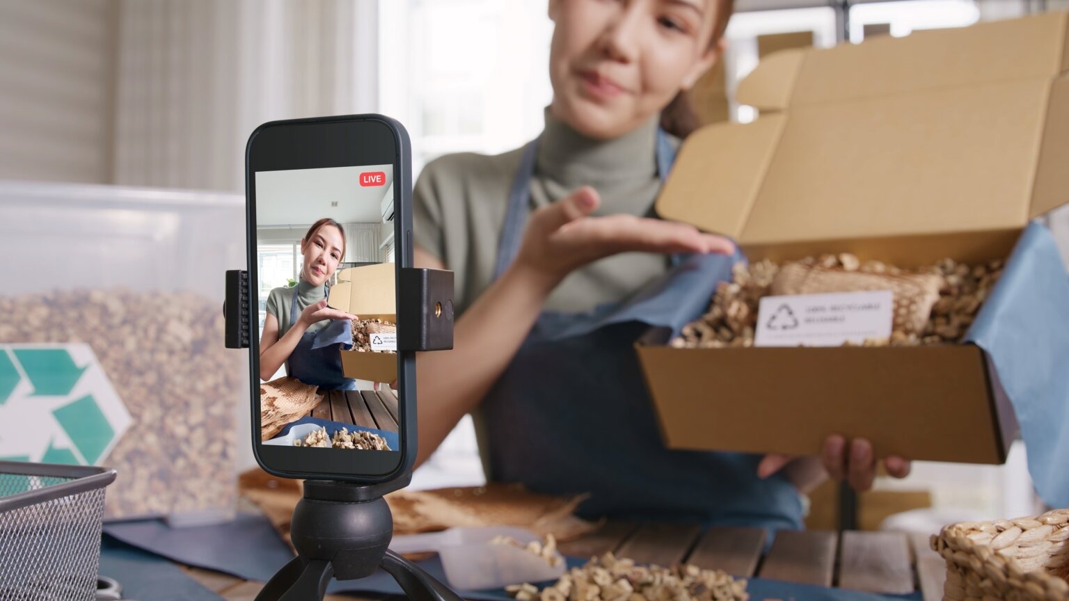 TikTok Shop l&agrave; nền tảng Pg88ok ưu đãi hấp dẫn điện tử ph&aacute;t triển nhanh nhất Đ&ocirc;ng Nam &Aacute;