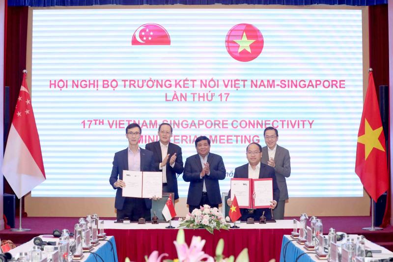 Lễ k&yacute; Bi&ecirc;n bản hợp t&aacute;c về đổi mới s&aacute;ng tạo giữa Trung t&acirc;m Đổi mới s&aacute;ng tạo quốc gia Việt Nam v&agrave; Trung t&acirc;m C&ocirc;ng nghệ v&agrave; Sản xuất ti&ecirc;n tiến (ARTC) thuộc Cơ quan Khoa học, C&ocirc;ng nghệ v&agrave; Nghi&ecirc;n cứu (ASTAR). Ảnh: Đức Trung/MPI.