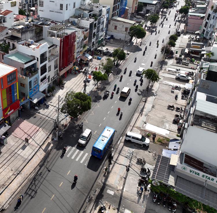 Từ đầu năm 2021 đến nay, chỉ c&oacute; 50 trường hợp ban giao mặt bằng, chủ yếu ở quận 3 do người d&acirc;n kh&ocirc;ng chập thuận gi&aacute; bồi thường. Ảnh: Mạnh Linh.