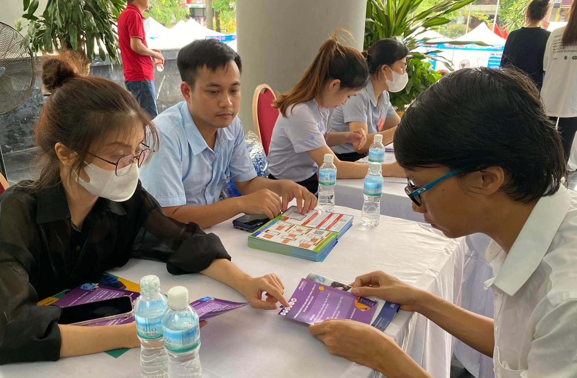 C&aacute;c phi&ecirc;n giao dịch việc l&agrave;m tại H&agrave; Nội thu h&uacute;t đ&ocirc;ng đảo PG88 Link Dễ Nhớ Pg88.com đến tham gia tuyển dụng.