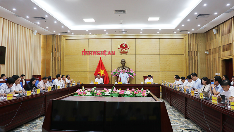 To&agrave;n cảnh phi&ecirc;n họp thường kỳ tháng 8/2023 của&nbsp;UBND tỉnh Nghệ An