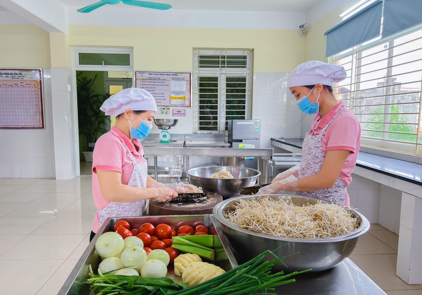 TP.HCM tăng cường kiểm tra an toàn vệ sinh PG88 xổ số, casino, bóng đá tại trường học trước thềm năm học mới - Ảnh minh họa